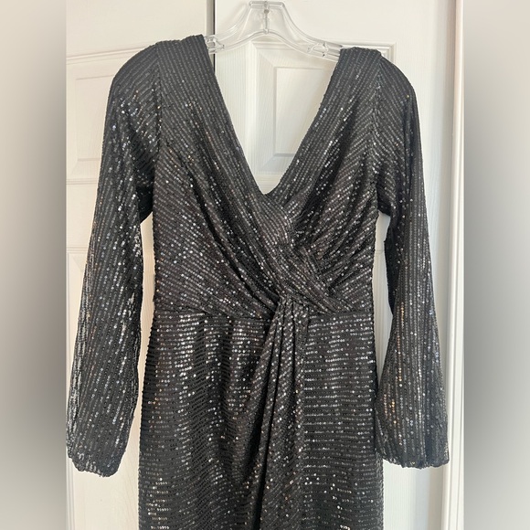 Elegant Black Sequin Dress - Picture 2 of 5